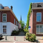 Courtyard House Near Center And Beach