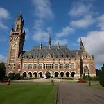 Courtyard House Near Center And Beach