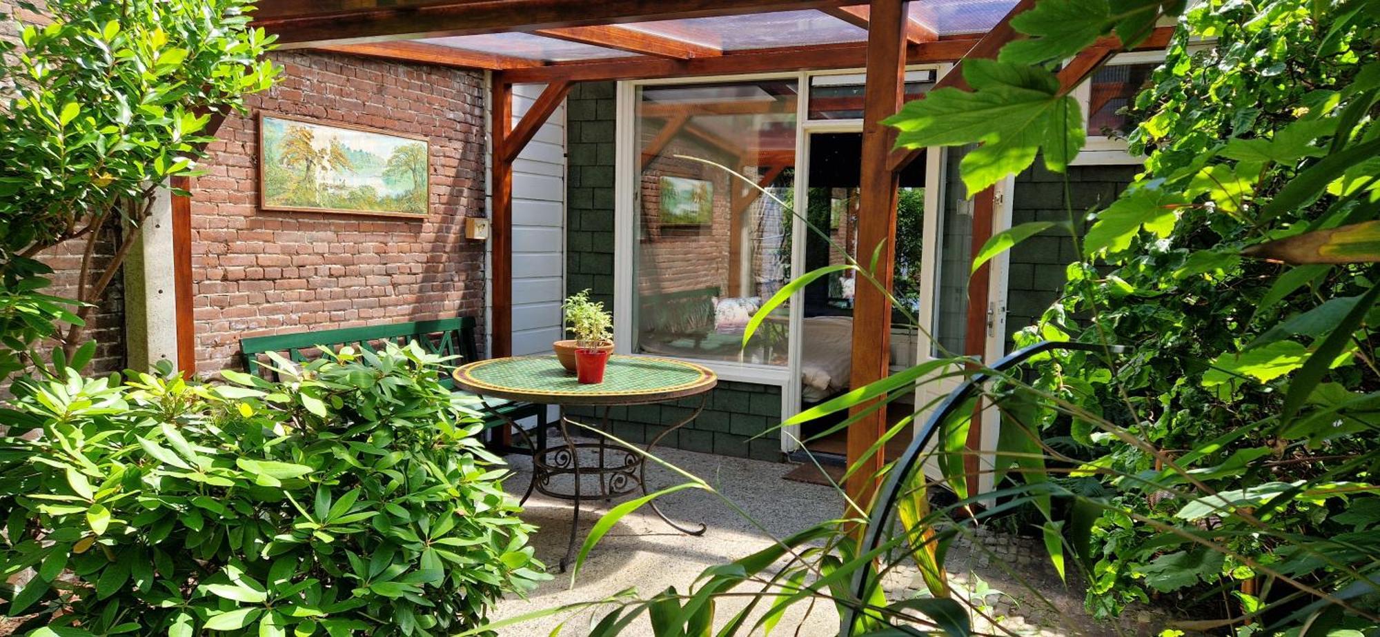 Courtyard House Near Center And