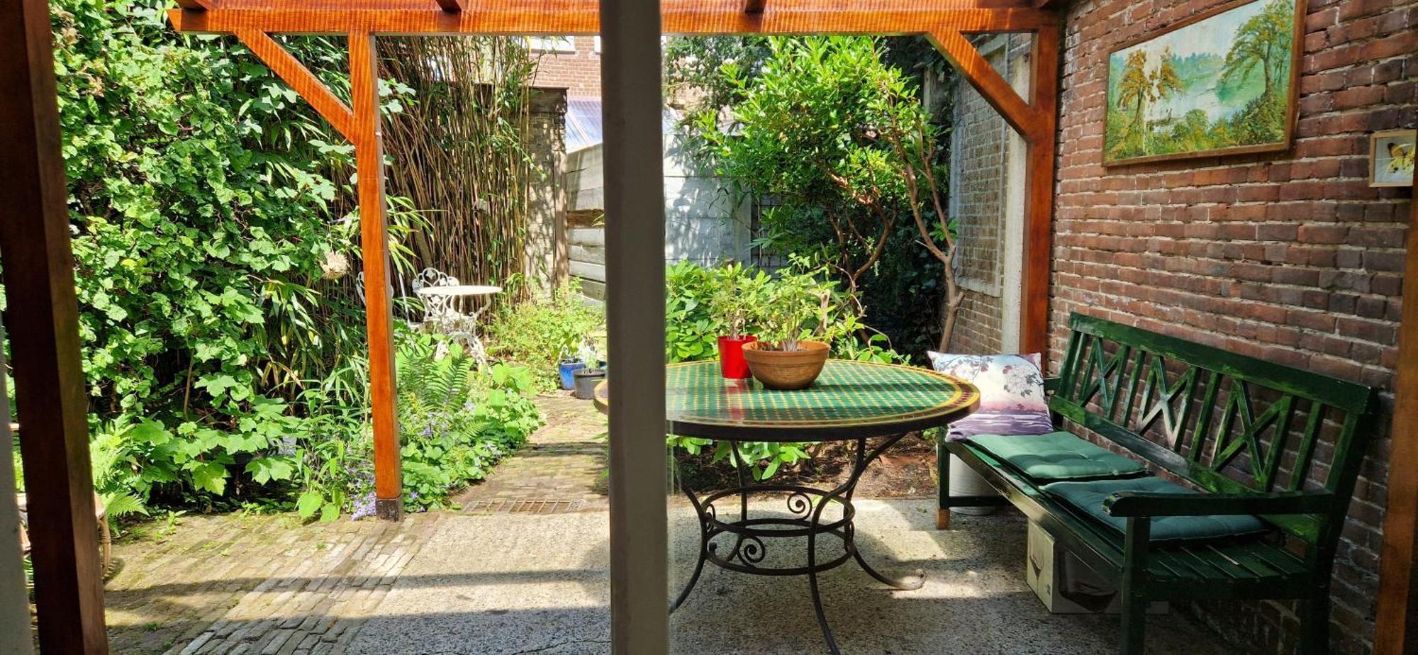 Courtyard House Near Center And