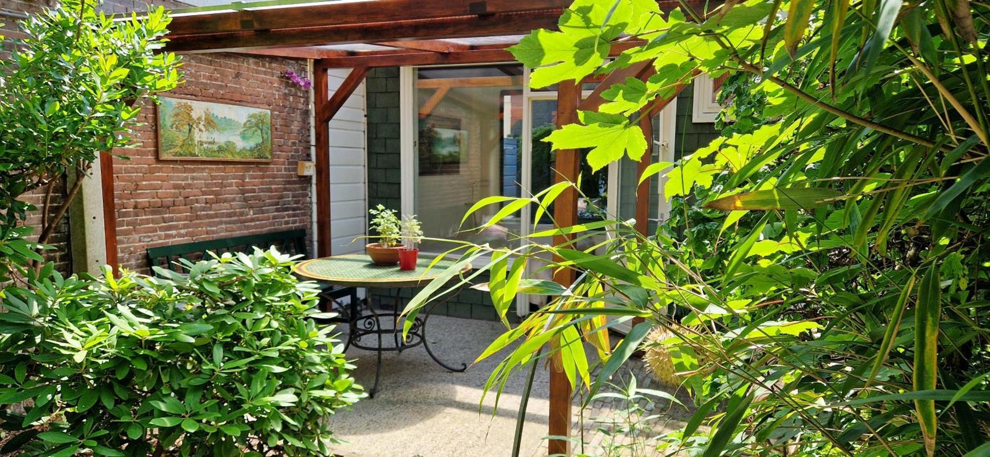 Courtyard House Near Center And *